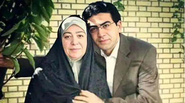 رخت عزای متفاوت فرزاد حسنی در مراسم تشییع مادرش؛ «داوود» سریال قطب شمال با ظاهری ساده و متفاوت در سوگ مادر + عکس