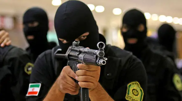 مرد موادفروش هنگام فرار قصد پرتاب نارنجک داشت