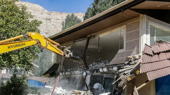 عکس های باورنکردنی از تخریب 4 ویلای 12 میلیاردی در جنگل فیروزکوه  /  دادستان دستور داد