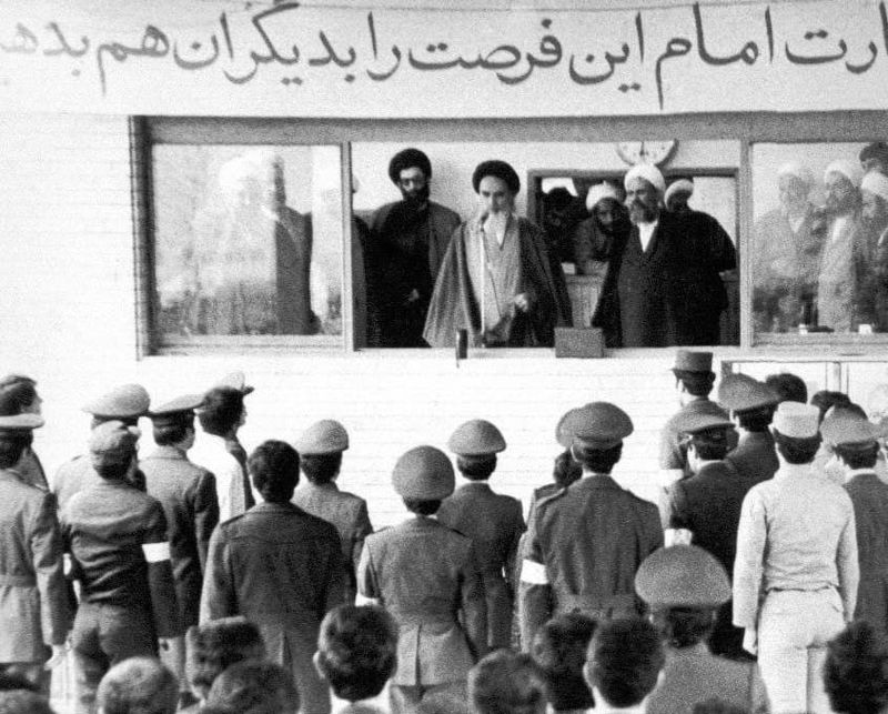 بیعت همافران نیروی هوایی ارتش با امام خمینی در 19 بهمن 1357