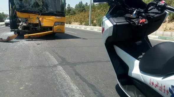 برخورد حادثه ساز 2 اتوبوس شرکت واحد در تهران + عکس 
