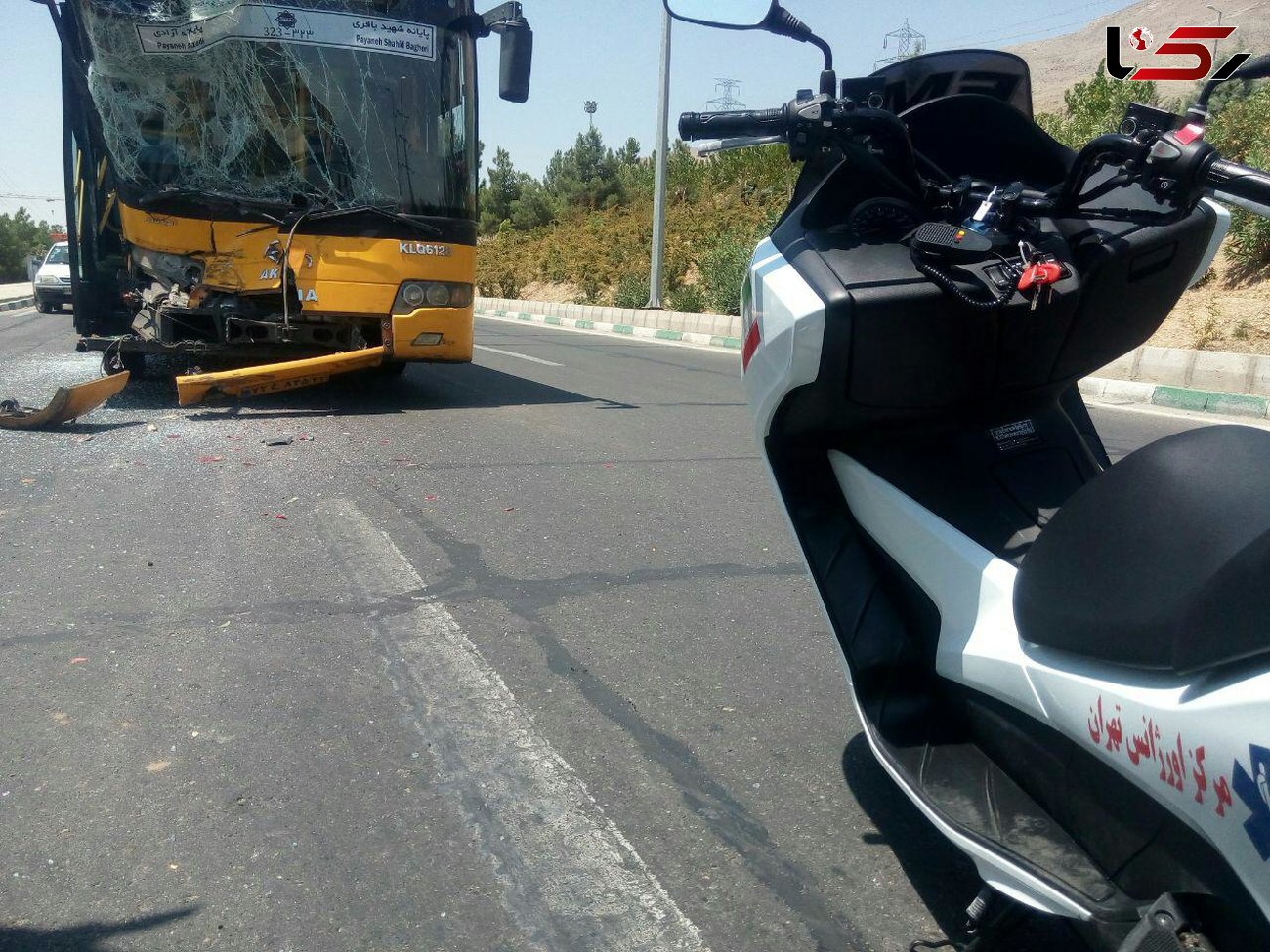 برخورد حادثه ساز 2 اتوبوس شرکت واحد در تهران + عکس 