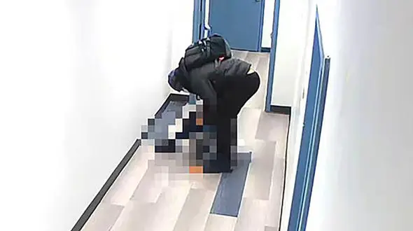 فیلم لحظه آزار شیطانی دختر 14 ساله در راهروی ساختمان پزشکان 