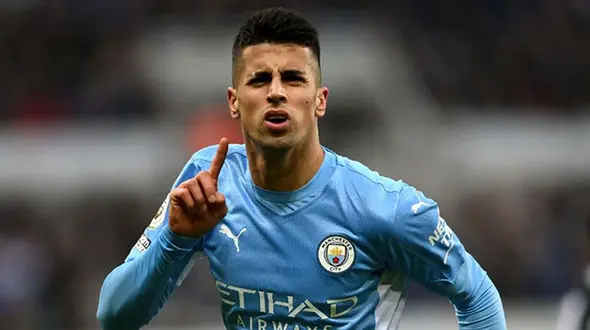 فوتبالیست معروف زیر مشت و لگد مجروح شد + عکس