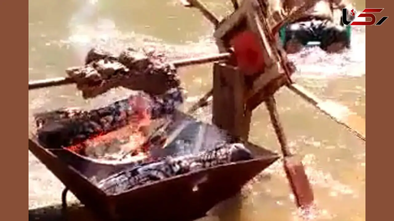 لذت خوردن کباب لذت بخش وسط رودخانه+ فیلم 
