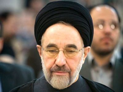 قاب‌های مادر و پسری  سید محمد خاتمی و مادرش/ شباهت باورنکردنی رییس‌جمهور سابق به مادرش