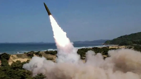 پاکستان موشک فاتح با برد ۱۲۰ کیلومتر را آزمایش کرد