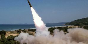 پاکستان موشک فاتح با برد ۱۲۰ کیلومتر را آزمایش کرد