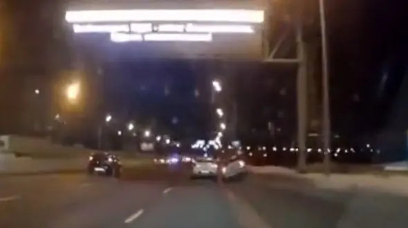 فیلم عجیب از واژگونی یک ماشین در اتوبان / لایی کشید اما نتوانست کنترل کند