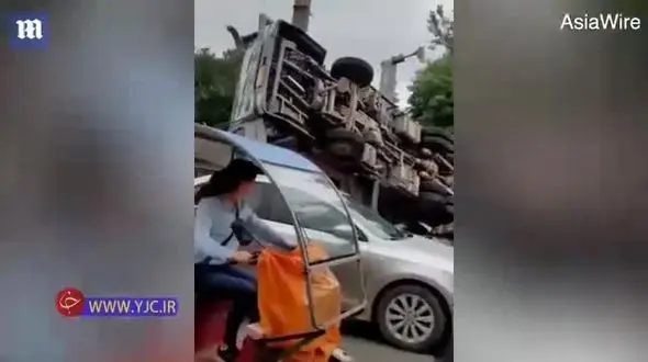 معجزه 2 کارگر را پس سقوط جرثقیل زنده نگه داشت+ فیلم 
