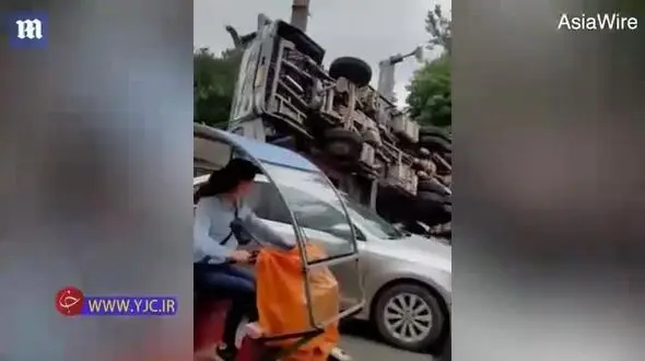 معجزه 2 کارگر را پس سقوط جرثقیل زنده نگه داشت+ فیلم 
