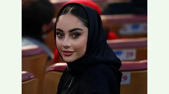 2 عکس متفاوت ترلان پروانه و مادرش / تغییر مادر بعد از جراحی بینی !