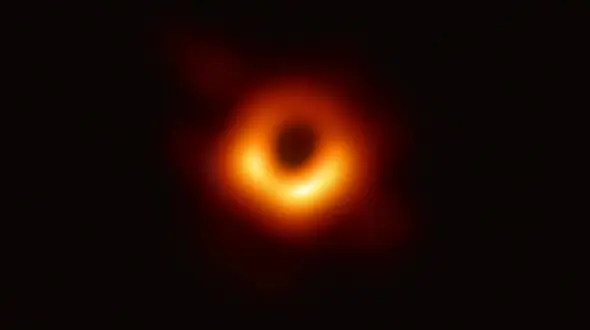 
انتشار تصویر یک سیاهچاله برای نخستین‌بار در تاریخ
