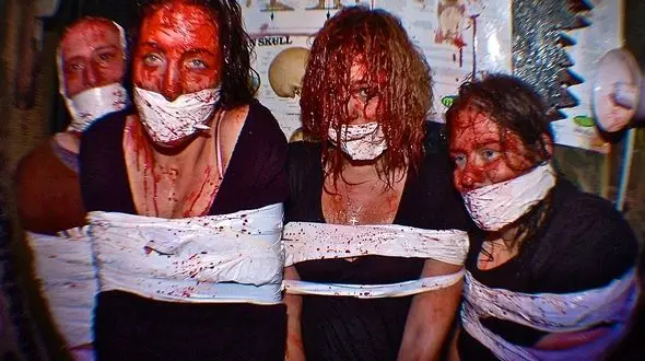 عکس های وحشتناک از یک تور مسافرتی به خانه ارواح + تصاویر