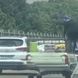 فیلم‌های خطرناک از زنان  روی سقف خودروها / یک چالش مرگبار در جاده‌ها برای معروف شدن !