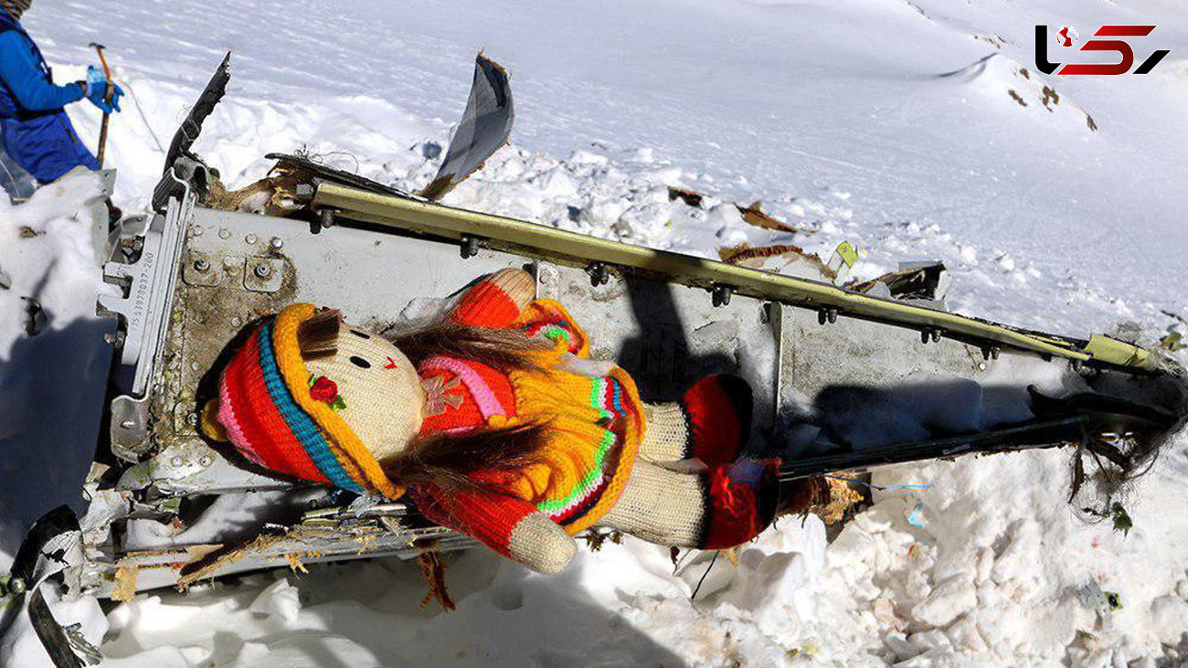 عکس های دیده نشده از لاشه هواپیما /عروسک دخترانه ای که صاحبش زیر برف ها مدفون است +تصاویر 
