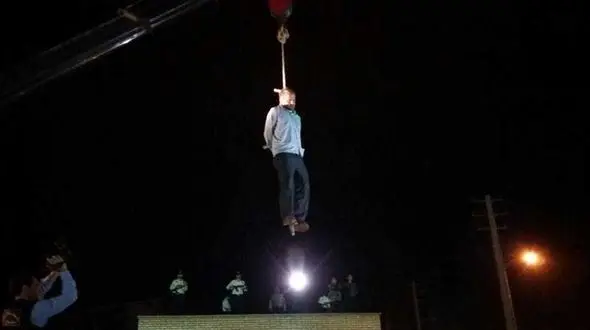 قاتل آتنا اصلانی اعدام شد + اولین فیلم و عکس / لحظه به لحظه اعدام در ملاعام