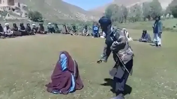 قتل وحشیانه دختر افغان توسط پدر پلید+عکس