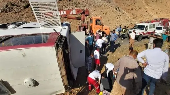 بستری شدن 5 خبرنگار محیط زیست در بیمارستان ارومیه / در پی واژگونی اتوبوس خبرنگاران