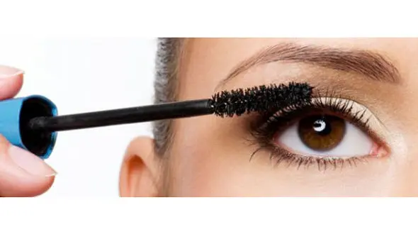 عوارض جبران ناپذیر  استفاده از ریمل های تقلبی