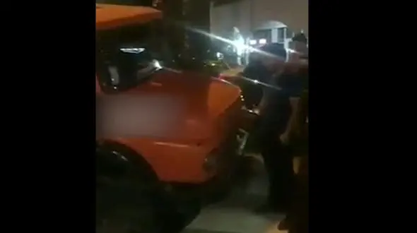 بلعیده شدن یک کامیون در خیابان اهواز + فیلم