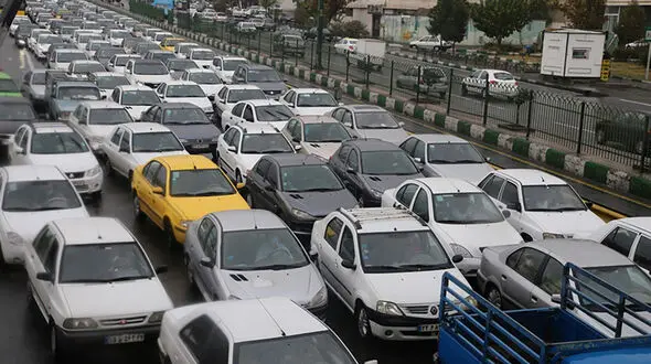 ترافیک معروف پایتخت / حرکت بین خطوط بر نظم و زیبایی شهر می افزاید