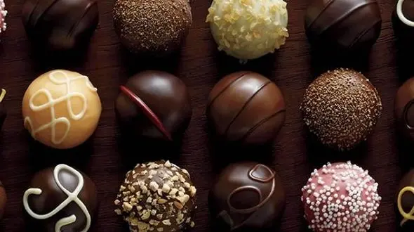 نشانه های شکلات واقعی/کاکائو شادی آفرین بخورید!