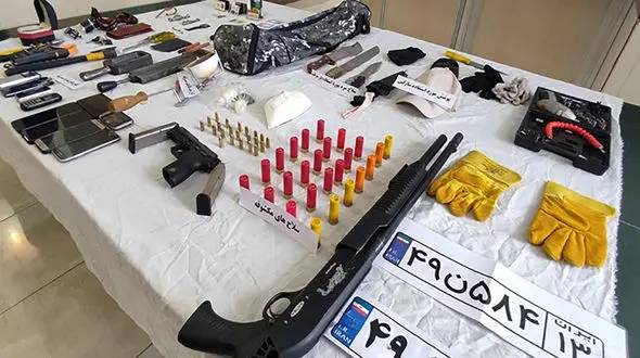 فیلم بازداشت سارقان مسلح طلافروشی سامان / پایان یک ماه زندگی با طلاهای سرقتی + عکس