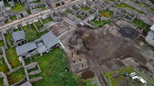 بازسازی شهر سوخته + عکس