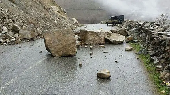 هشدار خطر سقوط سنگ در جاده های کوهستانی البرز