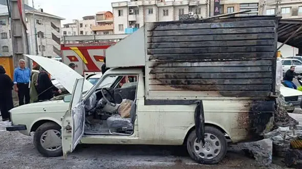 مرد فلافل فروش ناگهان بدبخت شد + عکس و فیلم آتش گرفتن وانت فلافلی در رشت