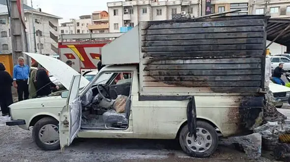 مرد فلافل فروش ناگهان بدبخت شد + عکس و فیلم آتش گرفتن وانت فلافلی در رشت