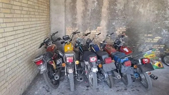دستگیری سارق حرفه‌ای موتورسیکلت های پیک های اینترنتی با شگرد جلب توجه
