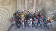 دستگیری سارق حرفه‌ای موتورسیکلت های پیک های اینترنتی با شگرد جلب توجه