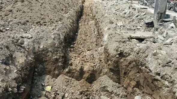 توقف پیاده‌راه‌سازی خیابان باباطاهر همدان به دلیل کشف شواهدی از آثار تاریخی