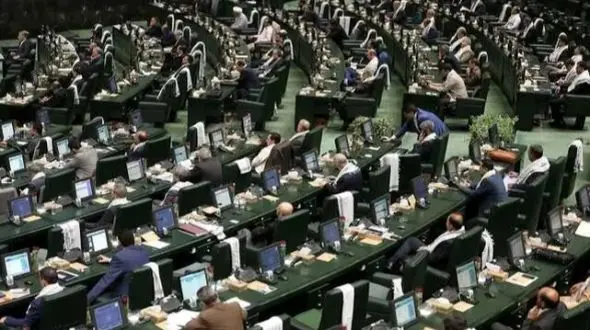 نماینده مجلس: قطع برق در هوای بالای ۵۰ درجه ظلم فاحش است