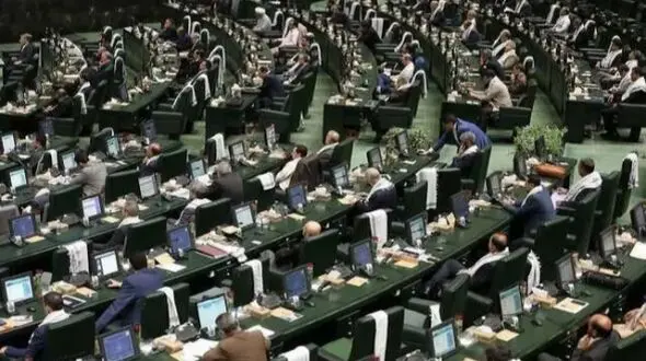 نماینده مجلس: قطع برق در هوای بالای ۵۰ درجه ظلم فاحش است