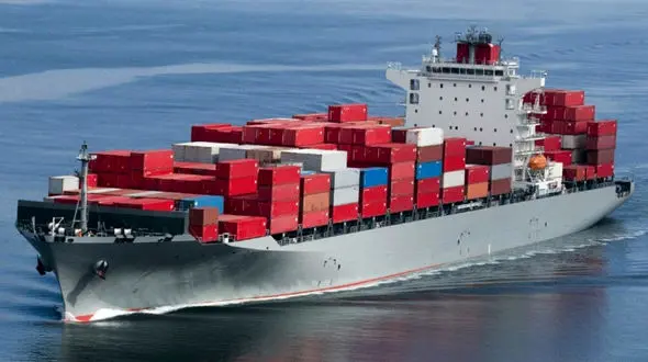 لحظه وحشتناک به آب انداختن کشتی غول‌پیکر + فیلم