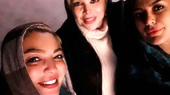  عکس همسر مرحوم حشمت فردوس با دوستانش