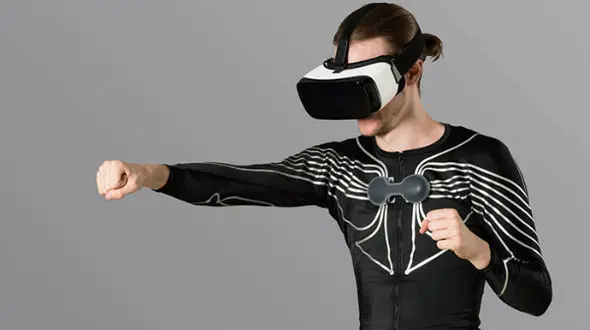 با پیراهن هوشمند E-Skin هم بازی و هم ورزش کنید  + فیلم