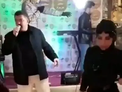 آواز هنرمندانه؛ احمد ایراندوست واسه تولد رفیقش اسدالله یکتا میخونه خشکم زد از صداش