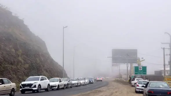 بار ترافیکی سنگین در چالوس و هراز؛ جاده‌های شمال بدون مشکل جوی