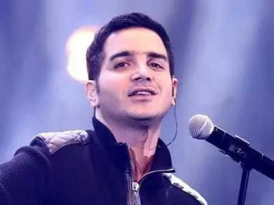 فیلم / محسن یگانه این چنین به نمایش پرچم بحرین در کنسرت شیراز واکنش نشان داد / اینجا ایران است اما..