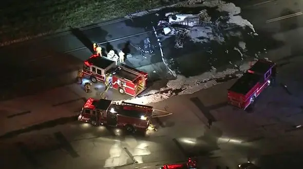 عکس / سقوط هواپیمای خصوصی در کالیفرنیا