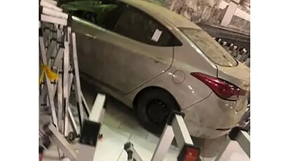 فیلم / اقدام عجیب مردی که با ماشین به در مسجدالحرام مکه کوبید