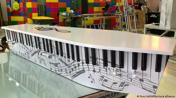 ترکیب مرگ و هنر در تابوت ها + عکس