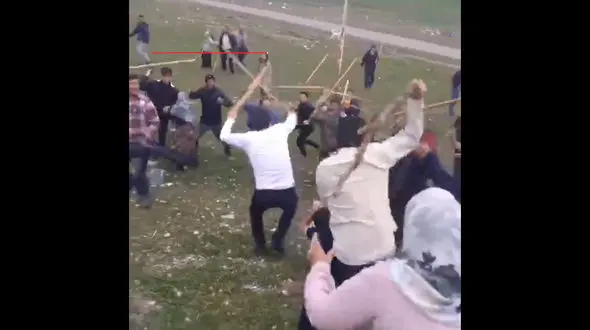 فیلم لحظه درگیری وحشتناک زن و مردان ممسنی با چوب و چماق + فیلم و عکس