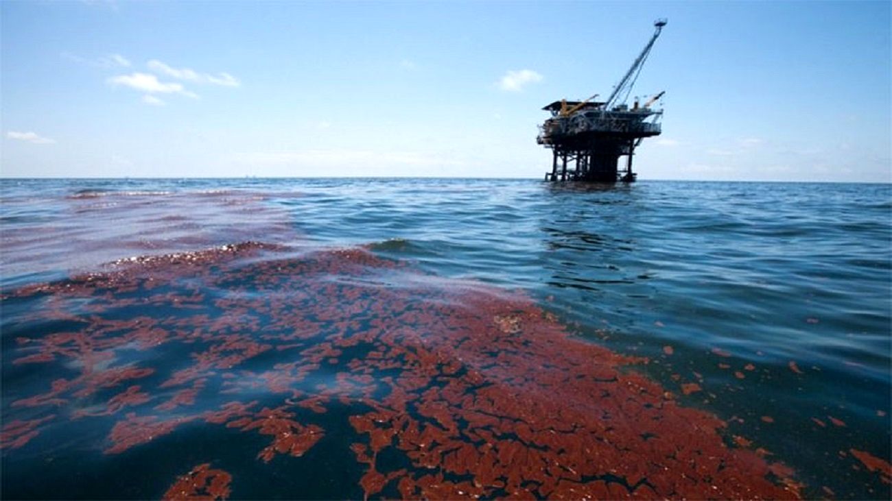Экологические тихого океана. Разлив нефти в персидском заливе. Загрязнение мирового океана нефтью. Дипвотер хорайзон. Нефтяное пятно в тихом океане.
