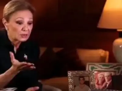 فیلم/ ماجرای پیدا کردن موی امام خمینی(ره) در قرآن چه بود؟ فرح پهلوی: علاوه بر مردم عادی آقایون تحصیل کرده هم عکس امام خمینی را در ماه دیدند