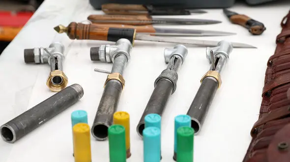 ساخت سلاح با لوله آب توسط مرد تهرانی / مرد نابغه به پلیس هم تیراندازی کرد + فیلم  و عکس